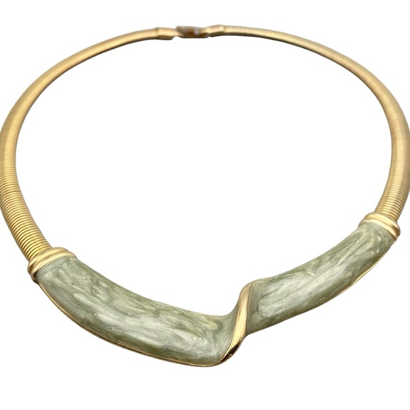 Vintage Gold-Tone Omega Chain with Marbled Green Enamel Pendant Collar Necklace - Picture 4 of 10